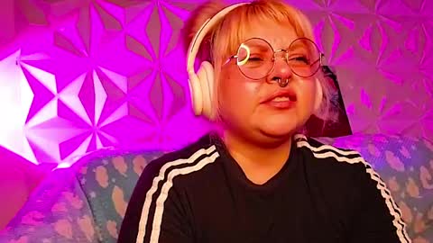 Snapshot of satyn_doll chatting on 24, 4, 2026 Gina George online show from 24, 4, 2026