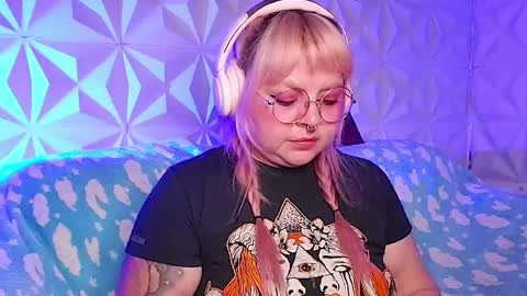 Snapshot of satyn_doll chatting on 25, 4, 2026 Gina George online show from 25, 4, 2026
