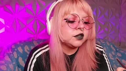 Snapshot of satyn_doll chatting on 28, 4, 2026 Gina George online show from 28, 4, 2026