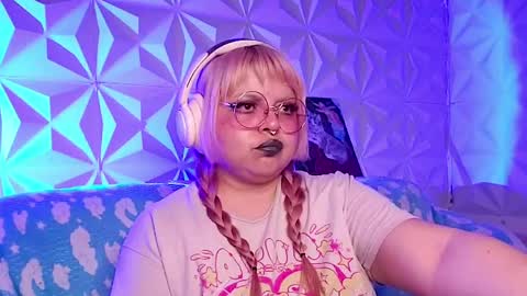 Snapshot of satyn_doll chatting on 29, 4, 2026 Gina George online show from 29, 4, 2026