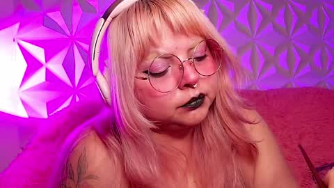 Snapshot of satyn_doll chatting on 5, 5, 2026 Gina George online show from 5, 5, 2026