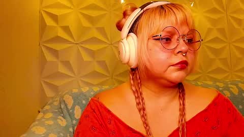 Snapshot of satyn_doll chatting on 10, 5, 2026 Gina George online show from 10, 5, 2026
