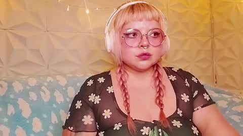 Snapshot of satyn_doll chatting on 17, 5, 2026 Gina George online show from 17, 5, 2026
