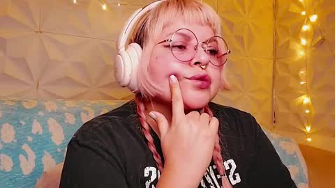 Snapshot of satyn_doll chatting on 20, 5, 2026 Gina George online show from 20, 5, 2026