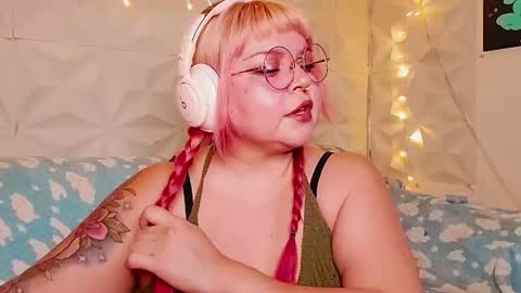 Snapshot of satyn_doll chatting on 27, 6, 2026 Gina George online show from 27, 6, 2026