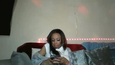 Snapshot of saucy_shanice chatting on 5, 2, 2025 Shaniiice online show from 5, 2, 2025