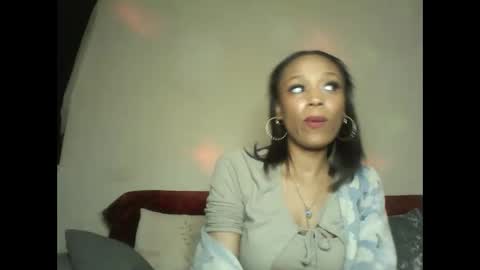 Snapshot of saucy_shanice chatting on 12, 10, 2025 Shaniiice online show from 12, 10, 2025