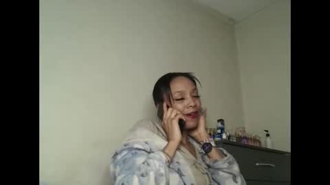 Snapshot of saucy_shanice chatting on 2, 11, 2025 Shaniiice online show from 2, 11, 2025