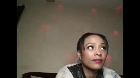 Snapshot of saucy_shanice chatting on 7, 11, 2025 Shaniiice online show from 7, 11, 2025