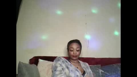 Snapshot of saucy_shanice chatting on 8, 11, 2025 Shaniiice online show from 8, 11, 2025