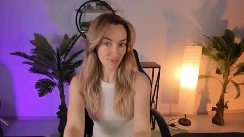 Snapshot of save_the_qween chatting on 17, 2, 2025 save the qween online show from 17, 2, 2025