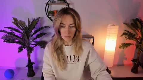 Snapshot of save_the_qween chatting on 28, 2, 2025 save the qween online show from 28, 2, 2025