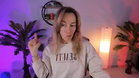 Snapshot of save_the_qween chatting on 2, 3, 2025 save the qween online show from 2, 3, 2025