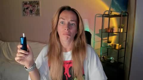 Snapshot of save_the_qween chatting on 12, 9, 2025 save the qween online show from 12, 9, 2025