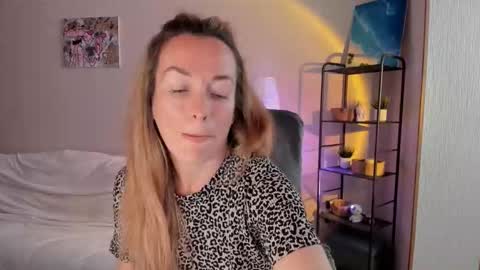 Snapshot of save_the_qween chatting on 13, 9, 2025 save the qween online show from 13, 9, 2025