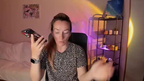 Snapshot of save_the_qween chatting on 14, 9, 2025 save the qween online show from 14, 9, 2025