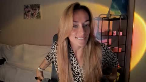 Snapshot of save_the_qween chatting on 26, 9, 2025 save the qween online show from 26, 9, 2025