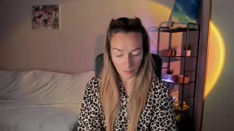 Snapshot of save_the_qween chatting on 27, 9, 2025 save the qween online show from 27, 9, 2025