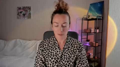 Snapshot of save_the_qween chatting on 28, 9, 2025 save the qween online show from 28, 9, 2025