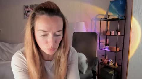 Snapshot of save_the_qween chatting on 30, 9, 2025 save the qween online show from 30, 9, 2025