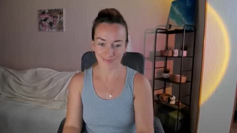 Snapshot of save_the_qween chatting on 4, 10, 2025 save the qween online show from 4, 10, 2025