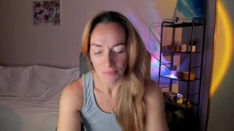 Snapshot of save_the_qween chatting on 5, 10, 2025 save the qween online show from 5, 10, 2025