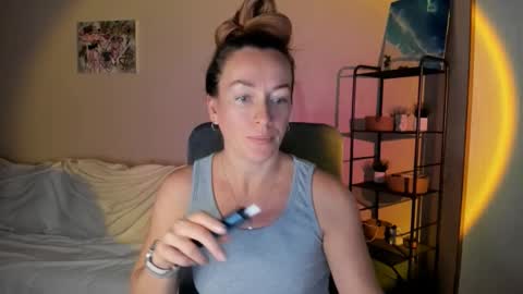 Snapshot of save_the_qween chatting on 6, 10, 2025 save the qween online show from 6, 10, 2025