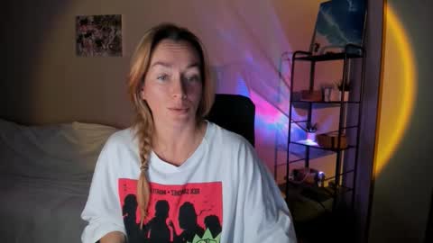 Snapshot of save_the_qween chatting on 9, 10, 2025 save the qween online show from 9, 10, 2025