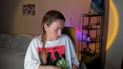 Snapshot of save_the_qween chatting on 10, 10, 2025 save the qween online show from 10, 10, 2025