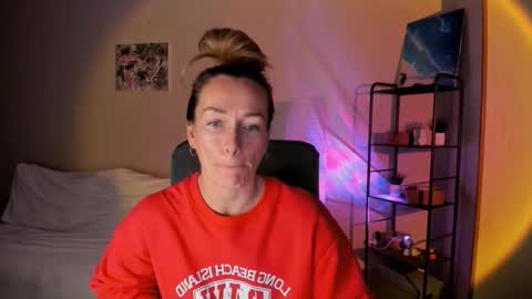 Snapshot of save_the_qween chatting on 12, 10, 2025 save the qween online show from 12, 10, 2025