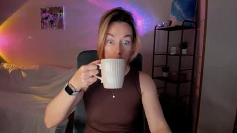 Snapshot of save_the_qween chatting on 13, 11, 2025 save the qween online show from 13, 11, 2025