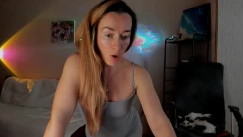 Snapshot of save_the_qween chatting on 15, 11, 2025 save the qween online show from 15, 11, 2025