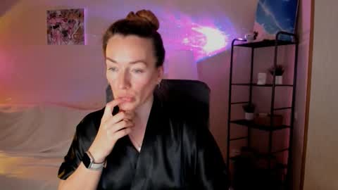 Snapshot of save_the_qween chatting on 19, 11, 2025 save the qween online show from 19, 11, 2025