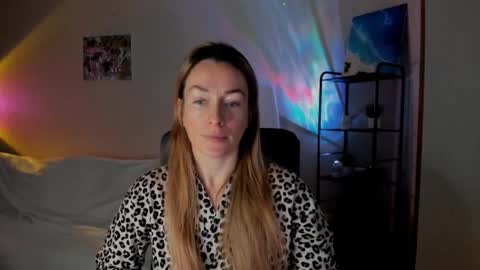 Snapshot of save_the_qween chatting on 30, 11, 2025 save the qween online show from 30, 11, 2025