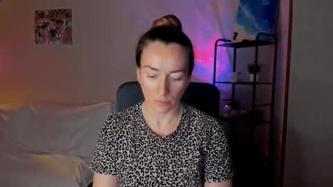 Snapshot of save_the_qween chatting on 1, 12, 2025 save the qween online show from 1, 12, 2025