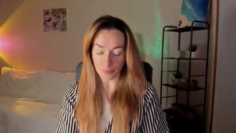 Snapshot of save_the_qween chatting on 14, 12, 2025 save the qween online show from 14, 12, 2025