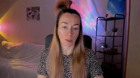 Snapshot of save_the_qween chatting on 15, 12, 2025 save the qween online show from 15, 12, 2025