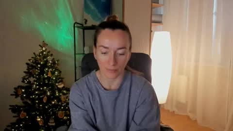 Snapshot of save_the_qween chatting on 20, 12, 2025 save the qween online show from 20, 12, 2025