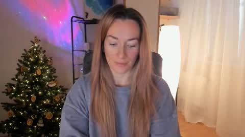 Snapshot of save_the_qween chatting on 21, 12, 2025 save the qween online show from 21, 12, 2025