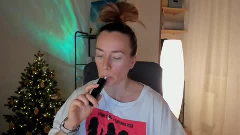 Snapshot of save_the_qween chatting on 22, 12, 2025 save the qween online show from 22, 12, 2025