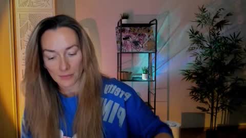 Snapshot of save_the_qween chatting on 1, 2, 2026 save the qween online show from 1, 2, 2026