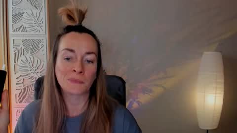 Snapshot of save_the_qween chatting on 4, 2, 2026 save the qween online show from 4, 2, 2026