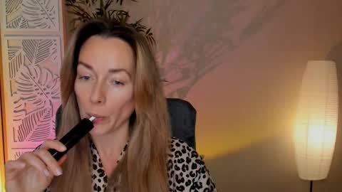 Snapshot of save_the_qween chatting on 7, 2, 2026 save the qween online show from 7, 2, 2026