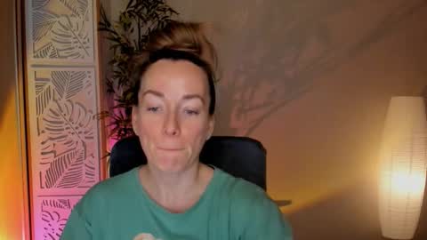 Snapshot of save_the_qween chatting on 15, 2, 2026 save the qween online show from 15, 2, 2026