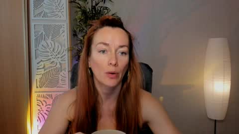 Snapshot of save_the_qween chatting on 6, 4, 2026 save the qween online show from 6, 4, 2026