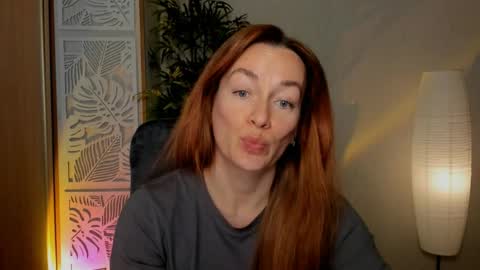 Snapshot of save_the_qween chatting on 10, 4, 2026 save the qween online show from 10, 4, 2026