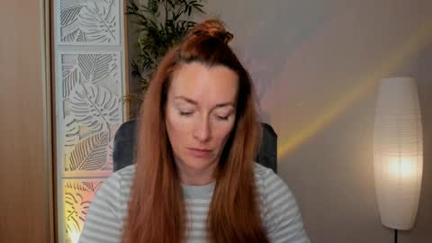 Snapshot of save_the_qween chatting on 11, 4, 2026 save the qween online show from 11, 4, 2026