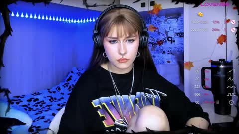 pronoun she. name Mary. age 21. online show from 16, 12, 2024