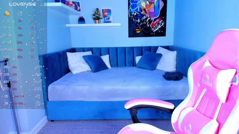 Kira  GMT 7 Mon Thu-Sun  0800am-0200pm  online show from 19, 12, 2024