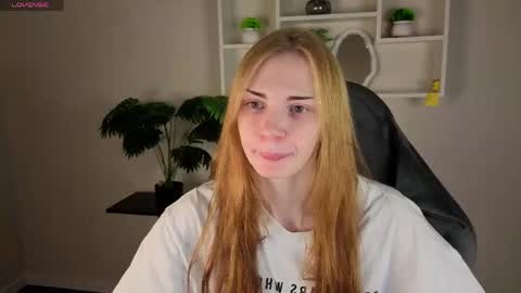 Snapshot of sayl0r_moon chatting on 3, 5, 2026 Kira GMT 7 Mon Thu-Sun 0800am-0200pm online show from 3, 5, 2026
